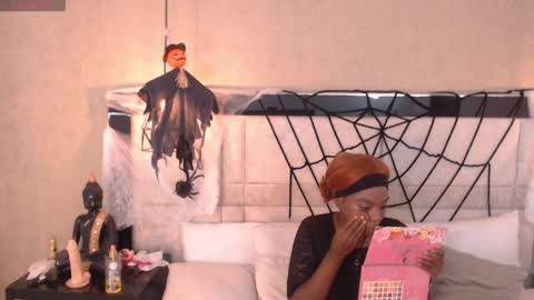 Snapshot of oliiviagarciaa chatting on October 10, 12:48 am OliiviaGarciaa online show from October 10, 12:48 am