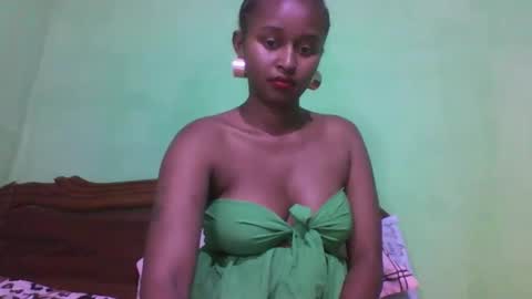 Snapshot of olinah610 chatting on October 28, 8:03 pm olinah610 online show from October 28, 8:03 pm