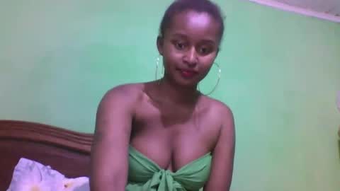 Snapshot of olinah610 chatting on October 27, 7:08 pm olinah610 online show from October 27, 7:08 pm