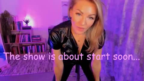 Snapshot of oliva_candy chatting on September 17, 6:50 pm oliva_candy online show from September 17, 6:50 pm