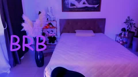 Snapshot of oliva_candy chatting on February 26, 6:19 am oliva_candy online show from February 26, 6:19 am