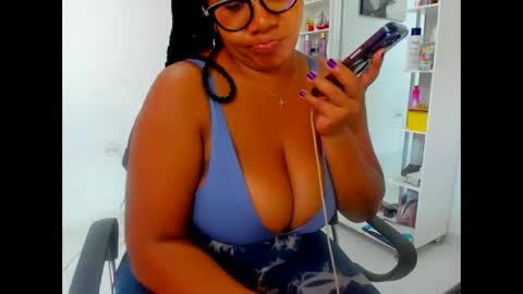 Snapshot of olivahot30 chatting on February 19, 4:44 pm olivahot30 online show from February 19, 4:44 pm