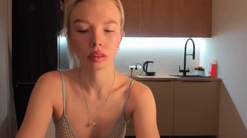 Snapshot of olivia_bells chatting on January 5, 9:47 pm Olivia 3 online show from January 5, 9:47 pm