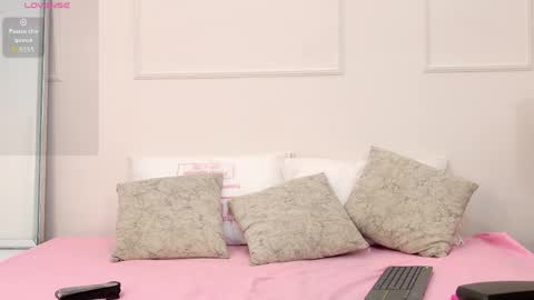 olivia_flamme online show from May 11, 2:45 pm