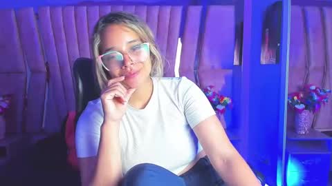 Snapshot of olivia_fox69 chatting on December 30, 3:25 am OLIVIA online show from December 30, 3:25 am