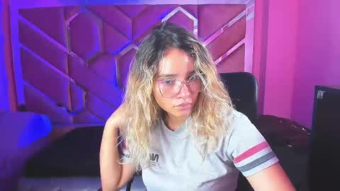 Snapshot of olivia_fox69 chatting on February 19, 3:06 am OLIVIA online show from February 19, 3:06 am