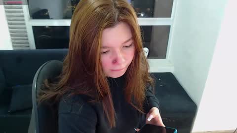 Snapshot of olivia_martine chatting on January 14, 3:22 am olivia_martine online show from January 14, 3:22 am