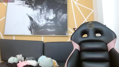 Olivia online show from January 5, 8:12 pm