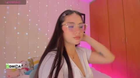 olivia_s19 online show from June 19, 12:59 am