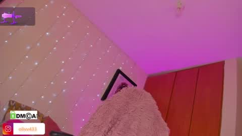 olivia_s19 online show from July 16, 3:00 am
