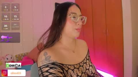olivia_s19 online show from June 21, 12:47 am