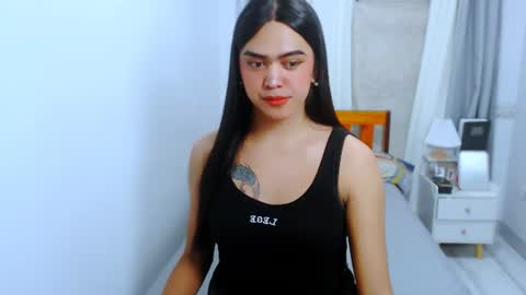olivia_xxo online show from July 15, 11:59 am