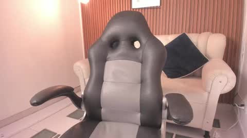 Olivia Evangelista online show from February 8, 6:22 pm