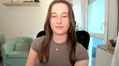 Oliwiaa2004 online show from September 19, 1:43 pm