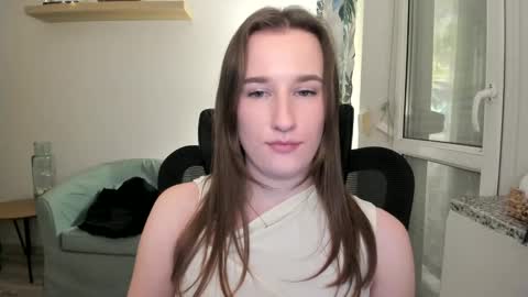 Oliwiaa2004 online show from January 14, 10:23 pm