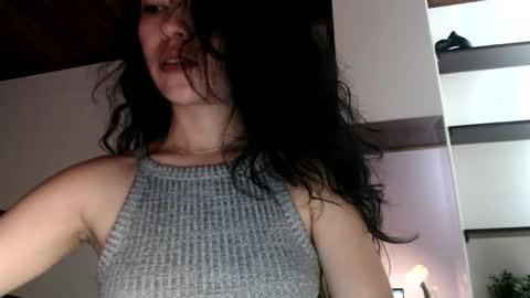 oliviaaa__ online show from December 19, 4:43 pm