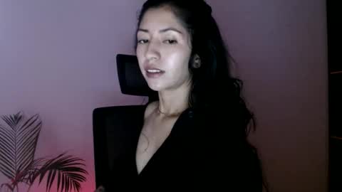 oliviaaa__ online show from April 10, 4:35 pm