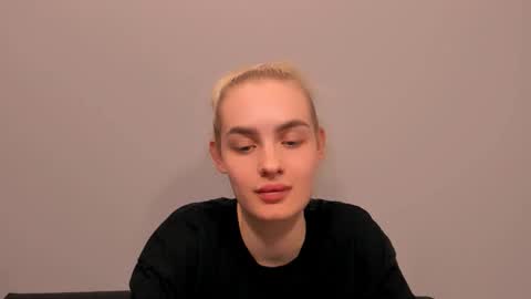 oliviaBeauty online show from February 22, 7:59 pm