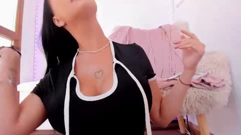 oliviarimes_ online show from July 21, 10:49 am