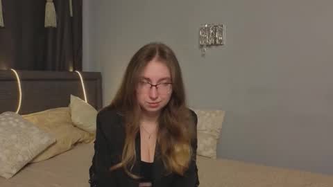 Kylie online show from September 22, 6:28 pm