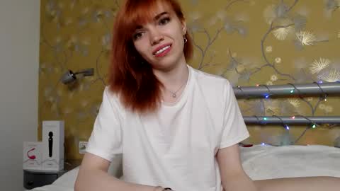 Snapshot of olivka_flower chatting on October 4, 7:29 pm Angelina Lina online show from October 4, 7:29 pm