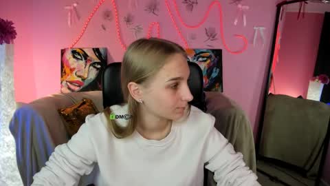 Ollivia online show from May 4, 5:44 am