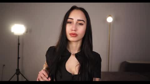 Mia online show from May 18, 8:31 am