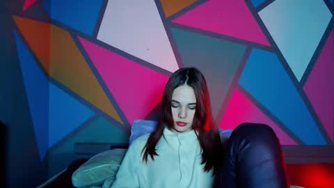 onessandra online show from December 3, 5:10 am