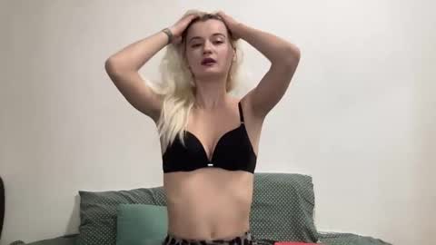 Onika online show from November 24, 1:07 am