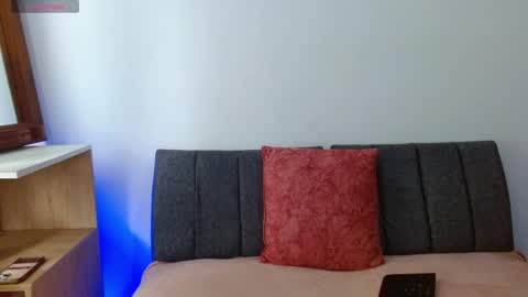 onlily online show from February 24, 7:56 pm