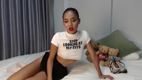 Snapshot of onlylilypeach chatting on February 15, 3:09 am Lily Peach - online show from February 15, 3:09 am