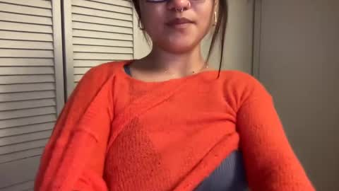 Snapshot of oohhellothere chatting on September 18, 8:13 am Miss Girly online show from September 18, 8:13 am