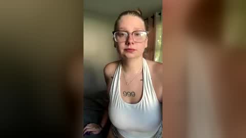 oohlarae22 online show from June 29, 1:00 pm