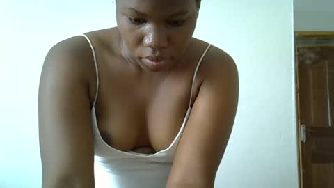 Snapshot of osoprettyebony chatting on October 7, 11:14 am osoprettyebony online show from October 7, 11:14 am