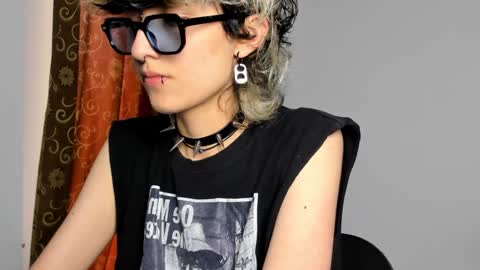Snapshot of ottoyan_ chatting on December 11, 7:03 pm Otto 3 online show from December 11, 7:03 pm