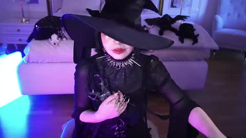 outfitobsession online show from June 19, 2:42 pm