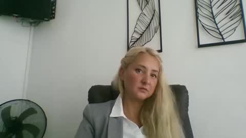 Snapshot of oxifoxi chatting on October 8, 10:30 am oxifoxi online show from October 8, 10:30 am