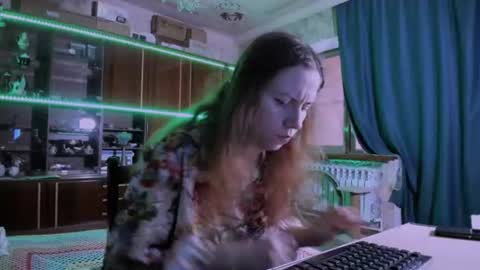 Ella online show from June 25, 7:02 am