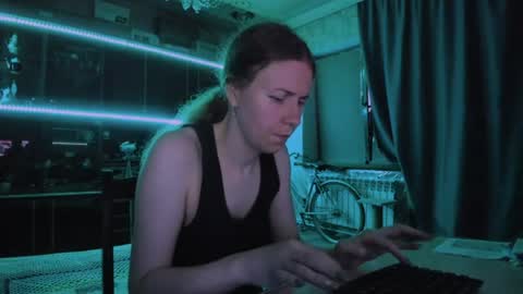 Ella online show from July 14, 5:06 pm