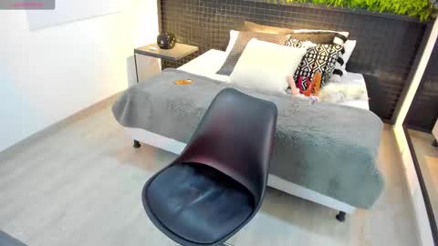 L online show from February 14, 3:58 pm