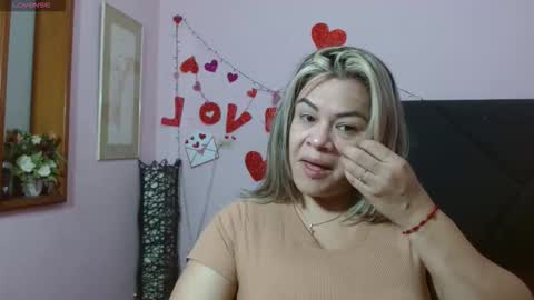 pamela_echeverria online show from June 6, 11:49 am