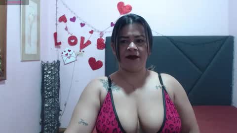 pamela_echeverria online show from April 18, 11:45 am