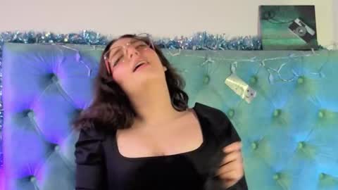 Paola Lyon online show from January 13, 6:45 pm