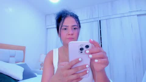 Snapshot of paolaa_rodriguez chatting on January 11, 7:49 pm Paola online show from January 11, 7:49 pm