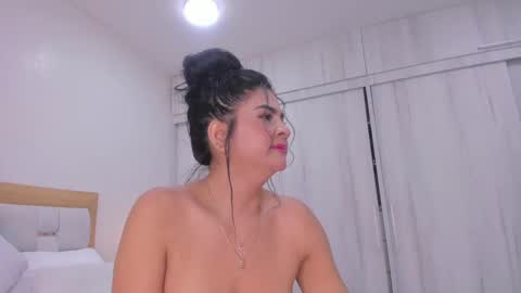 Snapshot of paolaa_rodriguez chatting on February 3, 7:42 pm Paola online show from February 3, 7:42 pm