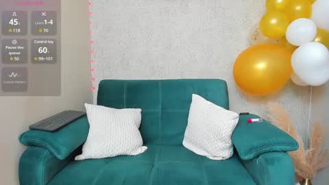 paolarey_ online show from February 8, 11:44 am