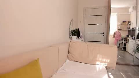 Snapshot of paris_hilt_on chatting on September 16, 6:21 am Sasha online show from September 16, 6:21 am