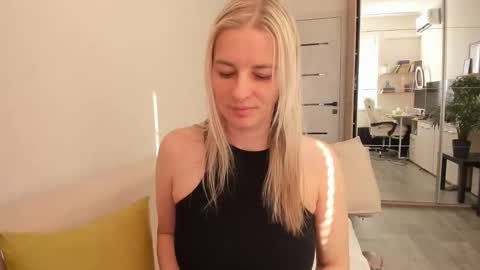 Snapshot of paris_hilt_on chatting on September 26, 8:56 am Sasha online show from September 26, 8:56 am