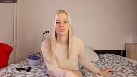 Snapshot of paris_hilt_on chatting on December 26, 2:44 am Sasha online show from December 26, 2:44 am