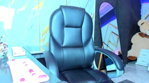 paris petit online show from September 30, 8:57 pm